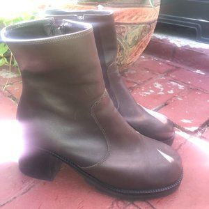 Two Lips Brown y2k Chunky Platform Boots Size 8